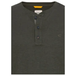 Camel Active Herren T-Shirt Henley Forest Green -Modezauber Günstiges Geschäft camel active 1 2 arm henley shirt gruen 91 detail vorne