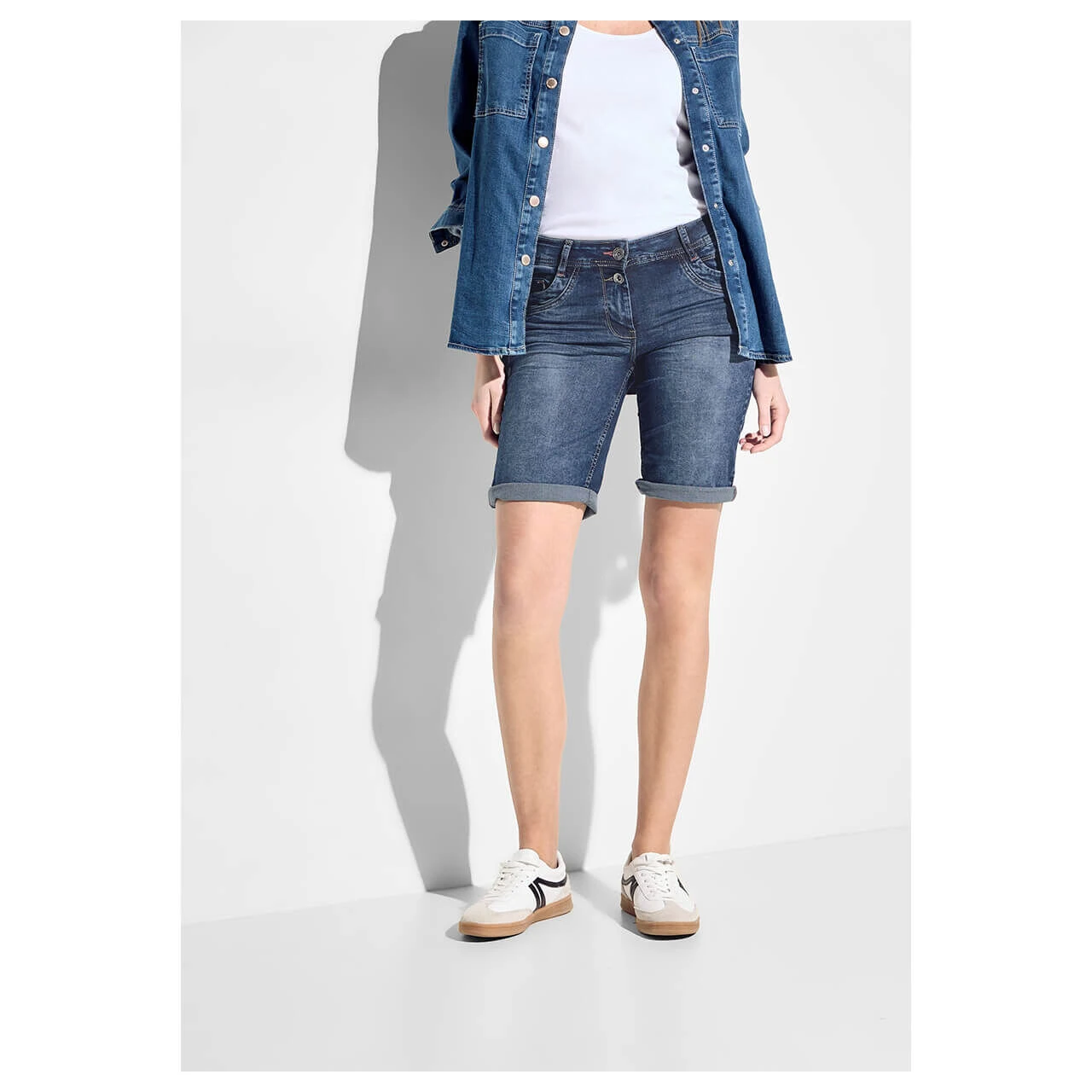 Cecil Scarlett Jeans Shorts Mid Blue Used Washed 5 Cecil Scarlett Jeans Shorts Mid Blue Used Washed – Bild 5