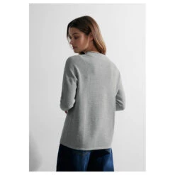 Cecil Damen Pullover Structure Mix Dolman Mineral Grey Melange 8 Cecil Damen Pullover Structure Mix Dolman Mineral Grey Melange -Modezauber Günstiges Geschäft cecil structure mix dolman stehkragenpullover grau 10327 model hinten