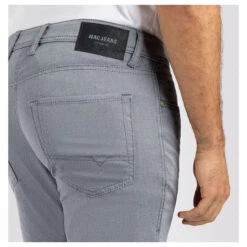 MAC Arne Baumwollhose Rubber Structure -Modezauber Günstiges Geschäft mac jeans arne grau 084 model detail hinten