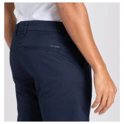 MAC Lennox Chinohose Nautic Mid Blue 17 MAC Lennox Chinohose Nautic Mid Blue -Modezauber Günstiges Geschäft mac jeans lennox blau 196 model detail hinten