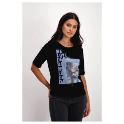 Monari Damen T-Shirt Black Glitter Blue Print 8 Monari Damen T-Shirt Black Glitter Blue Print -Modezauber Günstiges Geschäft monari denim love t shirt schwarz 999 model detail vorne