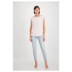 Monari Damen Kurzarm Bluse Silky Light Rose 11 Monari Damen Kurzarm Bluse Silky Light Rose -Modezauber Günstiges Geschäft monari shirt silk coconut bay 478 ansicht model vorn