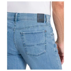 Pioneer Finn Jeans Bermuda Megaflex Sky Blue -Modezauber Günstiges Geschäft pioneer jeans finn megaflex shorts blau 6851 detail tasche hinten