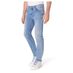 Pioneer Rando Jeans Megaflex Light Blue Fashion -Modezauber Günstiges Geschäft pioneer jeans rando blau 6847 model seite