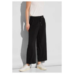 Street One Emee Wide Leg 7/8 Hose Black 10 Street One Emee Wide Leg 7/8 Hose Black -Modezauber Günstiges Geschäft street one jeans emee solid wide leg schwarz 10001 model vorne