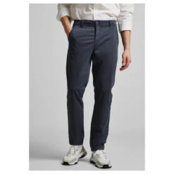 Street One Men Chino Baumwollhose Deep Sea Blue -Modezauber Günstiges Geschäft street one men jeans chino dunkelblau 14841 ansicht model vorn