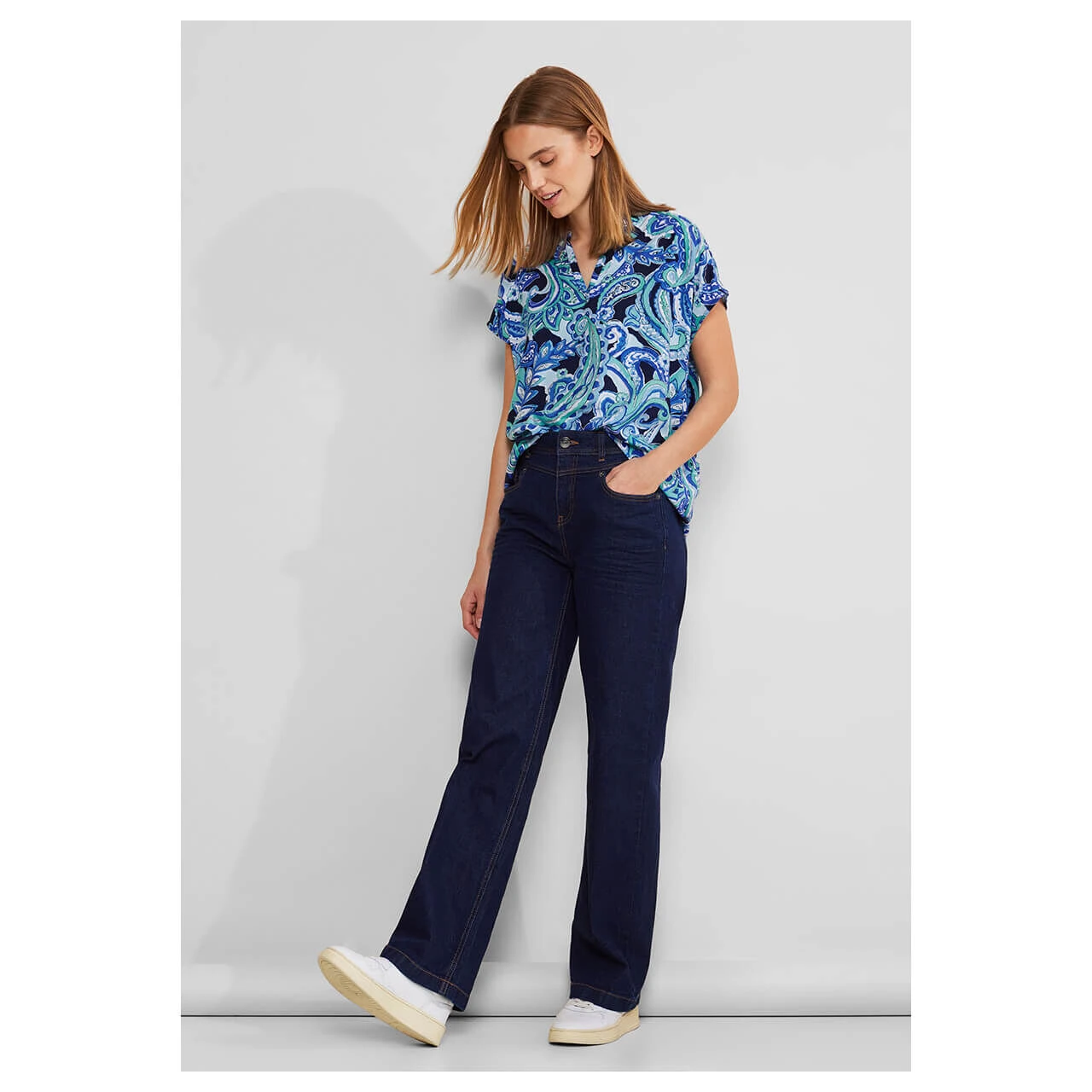 Street One Damen Kurzarm Bluse Splitneck Intense Aqua 4 Street One Damen Kurzarm Bluse Splitneck Intense Aqua – Bild 4