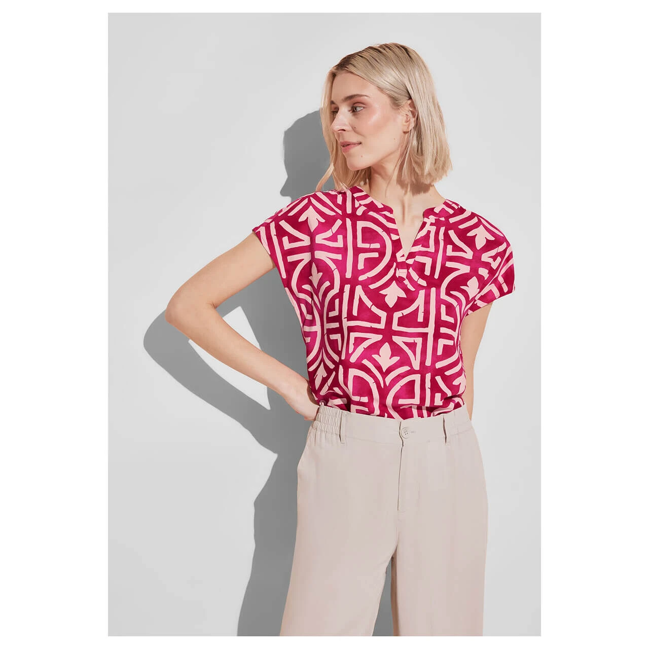 Street One Damen Kurzarm Bluse Splitneck Magnolia Pink 2 Street One Damen Kurzarm Bluse Splitneck Magnolia Pink – Bild 2
