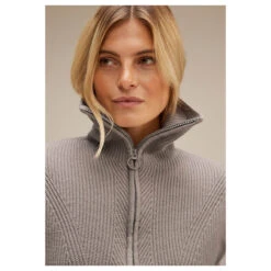 Street One Damen Pullunder Whisper Mocca Melange 10 Street One Damen Pullunder Whisper Mocca Melange -Modezauber Günstiges Geschäft street one sleeveless sweater troyer pollunder beige 15173 model detail vorne