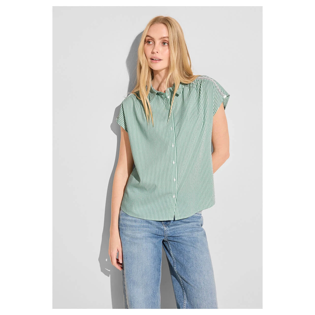 Street One Damen Kurzarm Bluse Striped Shirtcollar Soft Moss Green 2 Street One Damen Kurzarm Bluse Striped Shirtcollar Soft Moss Green – Bild 2