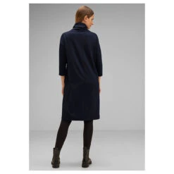 Street One Damen 3/4 Arm Kleid Deep Blue -Modezauber Günstiges Geschäft street one sweat dress with collar sweatkleid blau 11238 model hinten