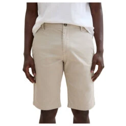 Tom Tailor Chino Baumwoll Bermuda Beige Structure Print 17 Tom Tailor Chino Baumwoll Bermuda Beige Structure Print -Modezauber Günstiges Geschäft tom tailor jeans slim printed chino shorts beige 34671 model detail vorne