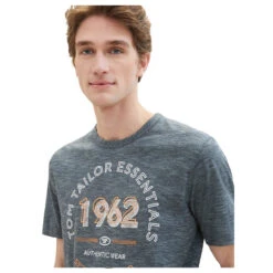 Tom Tailor Herren T-Shirt Navy Grey Mint Fine Stripes 11 Tom Tailor Herren T-Shirt Navy Grey Mint Fine Stripes -Modezauber Günstiges Geschäft tom tailor logo tee t shirt grau 35181 model detail vorne